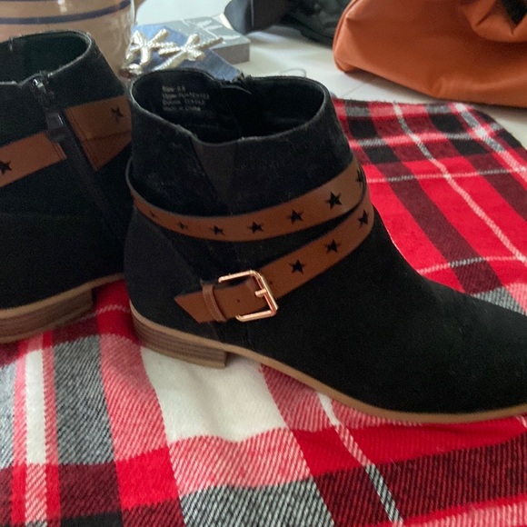 OLIVE STREET Ankle Bootie - Picture 1 of 9